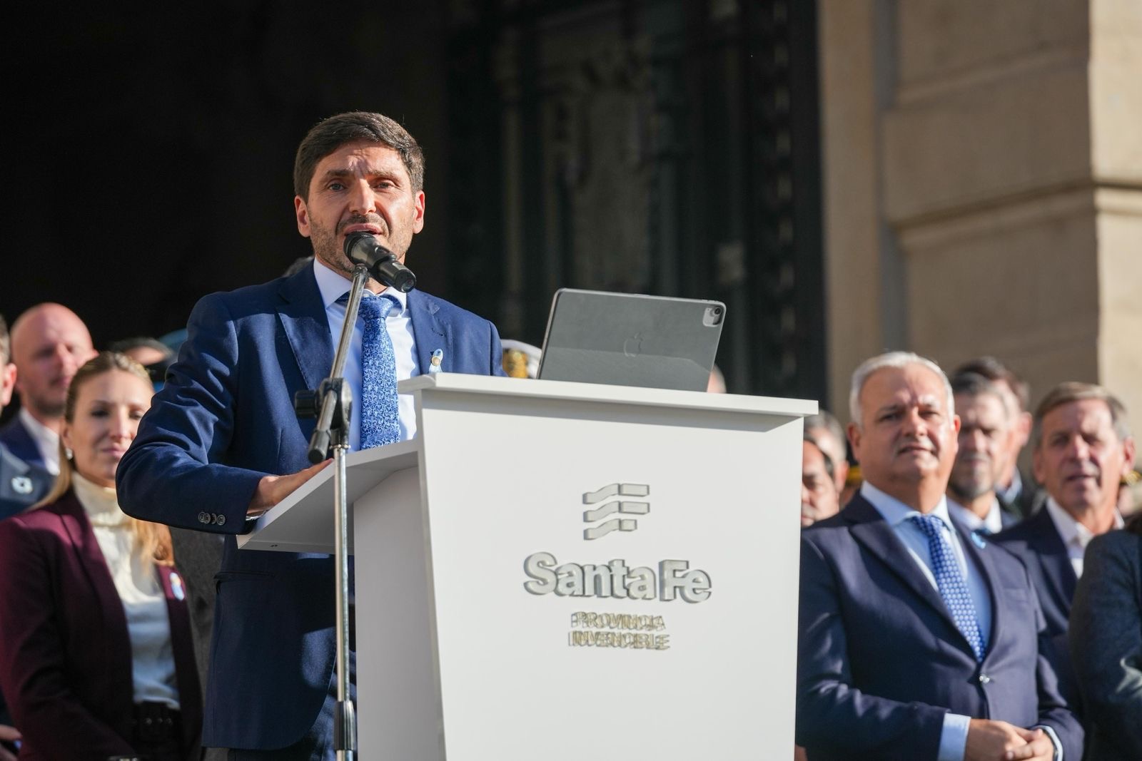 El gobernador Pullaro durante su discurso por la Revolución de Mayo en Santa Fe