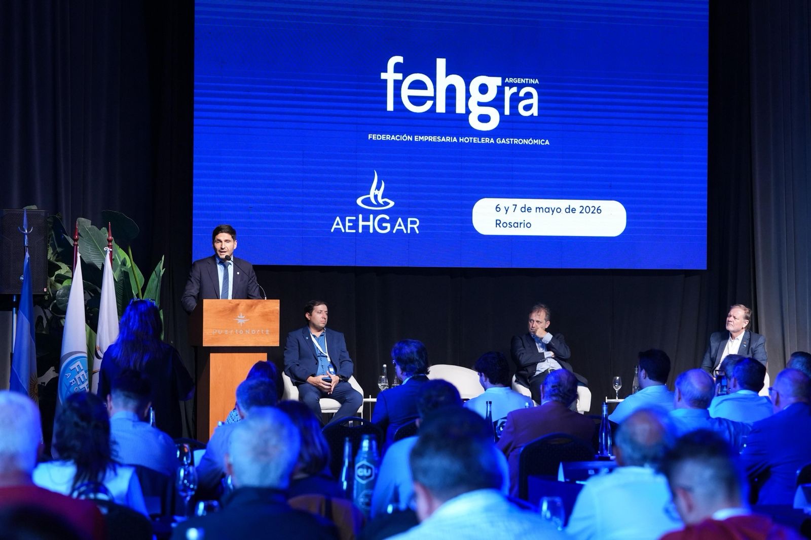 Pullaro habla en el atril durante el reconocimiento Fehgra en Rosario