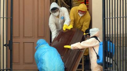 Qué está pasando con el coronavirus en Bolivia, donde la policía recogió 420 cadaveres