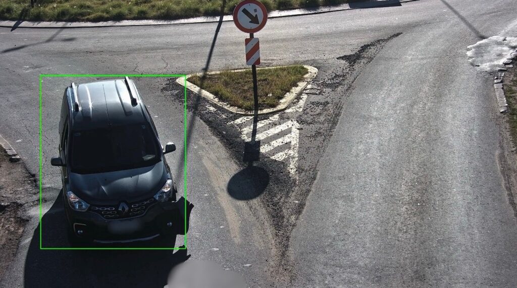 Cámaras de Funes: reconocimiento de patente sobre el Renault Kangoo del choque en Ruta 9