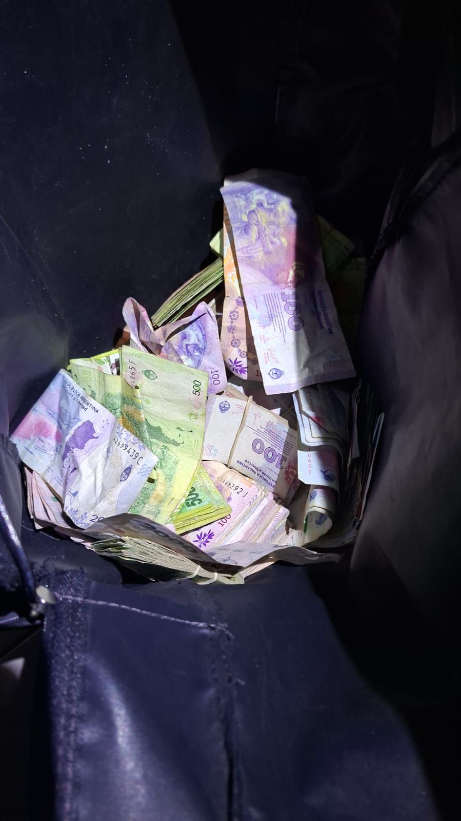 Robo Rapipago Rosario mochila con dinero en efectivo secuestrado