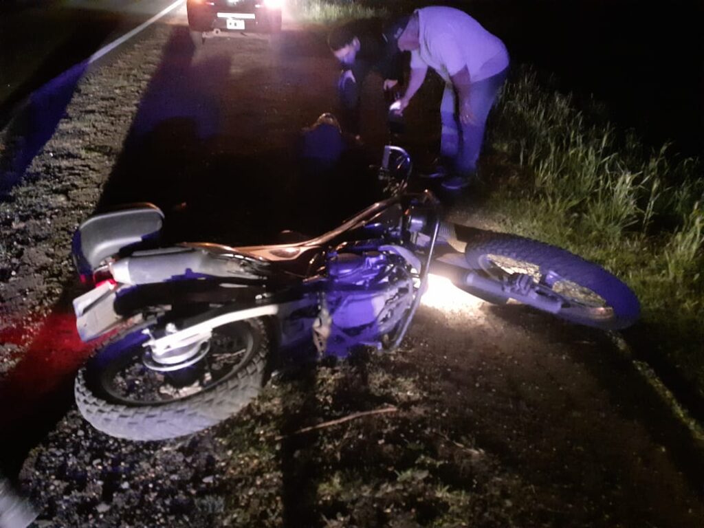 #Roldán: personal policial fue embestido por un camión y termino bajo su moto