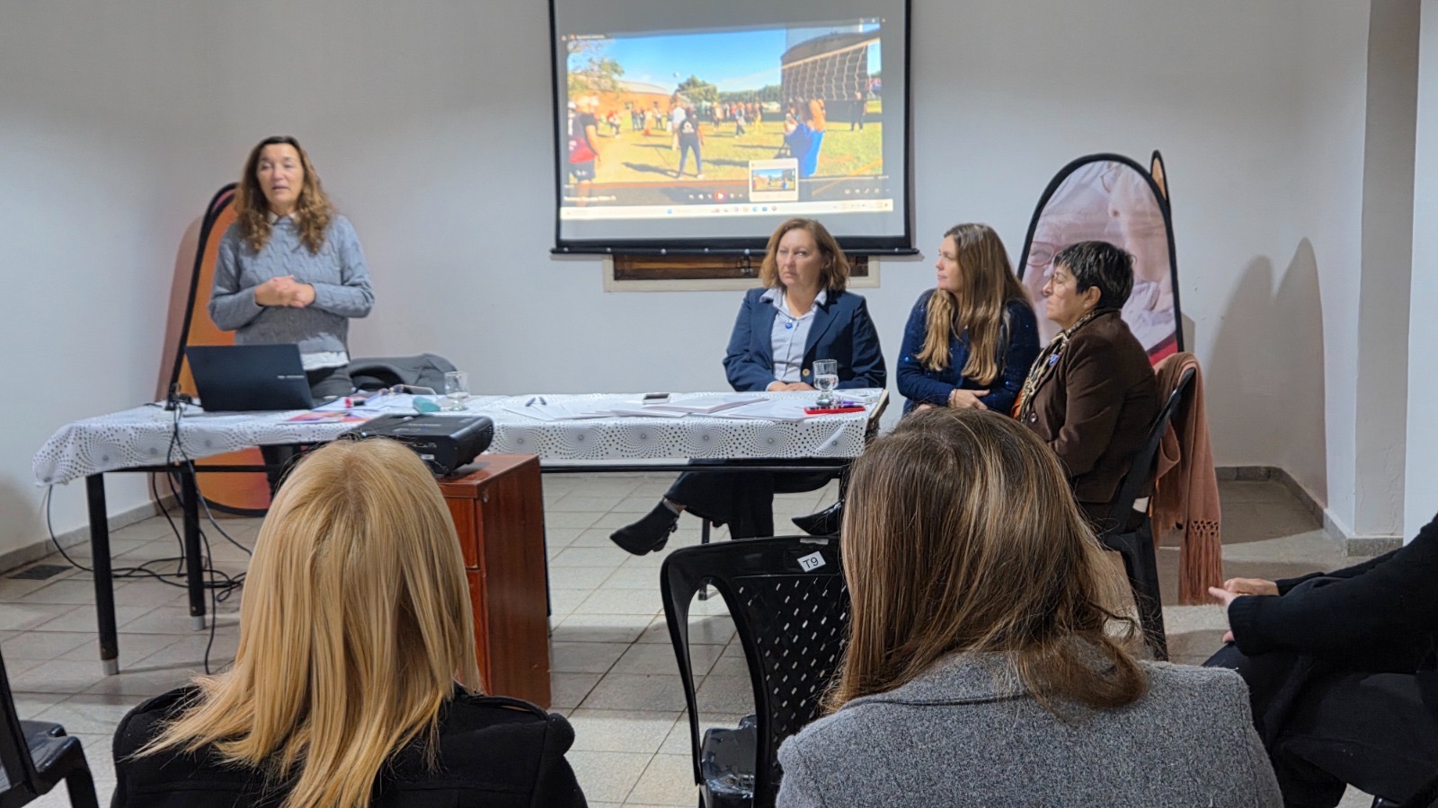 Acto en el Centro Jorge Raúl Rodríguez por fondos para adultos mayores en Roldán