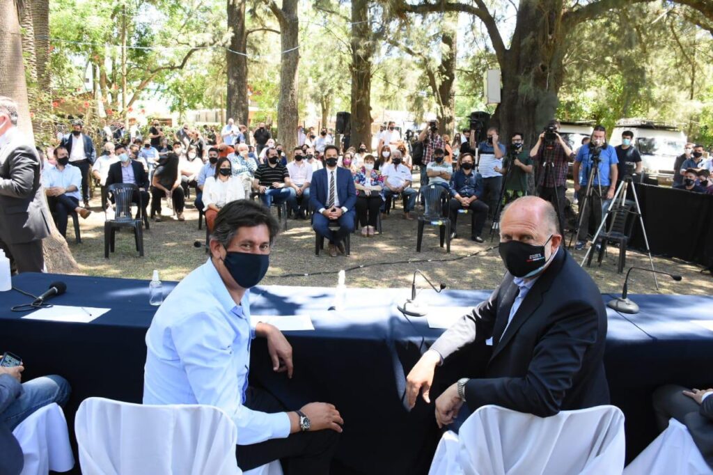 Santacroce abrió sobres para ejecutar cloacas en zona centro norte junto al gobernador Omar Perotti