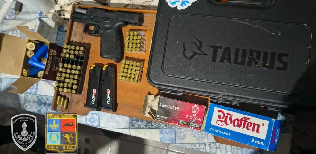 tenencia ilegal de arma de guerra en Rosario - secuestro pistola Taurus 9mm