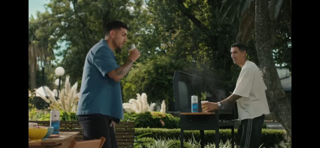 Di María y Paredes en el spot de Quilmes filmado en Funes