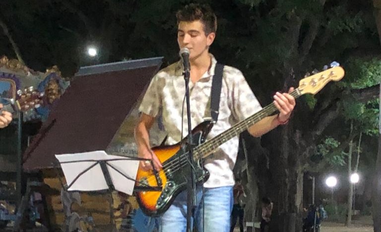 #TalentosFunes: conocé a Francisco Manassero, joven cantante y compositor funense.