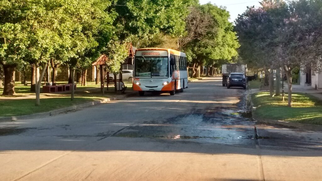 Colectivo del transporte en Rosario circulando por la ciudad