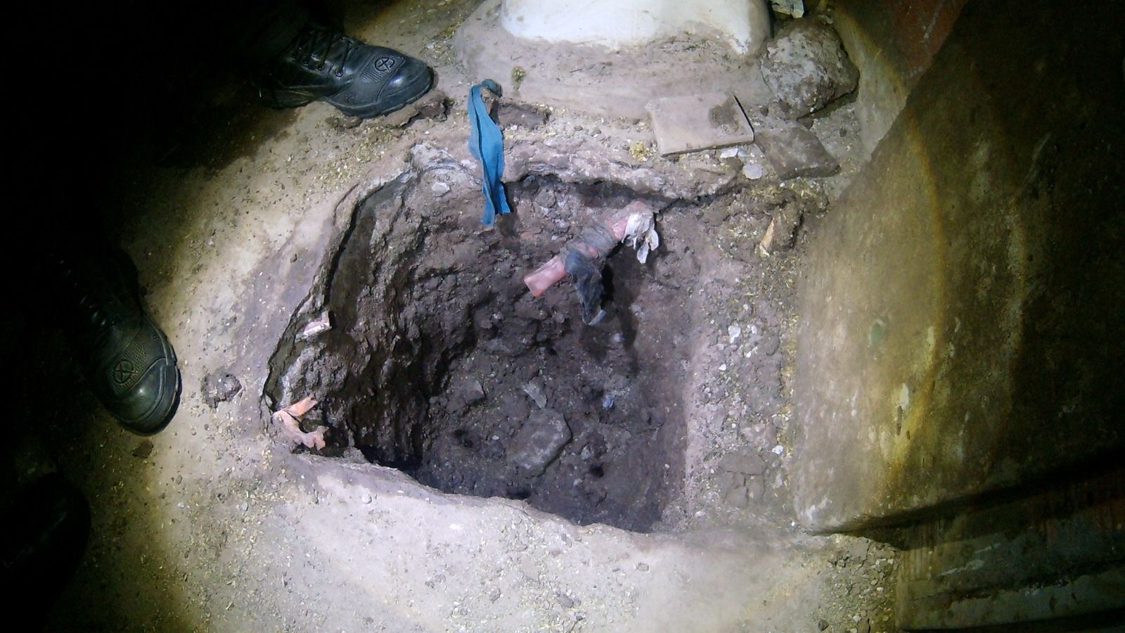 Túnel en Piñero: vista cenital de la excavación detectada por agentes del GOEP en la Unidad Penitenciaria N° 11