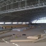 Velódromo de Rafaela: montaje de la pista profesional de madera homologada por la UCI