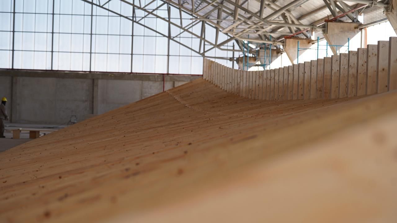Tablones de madera de la pista inclinada del velódromo de Rafaela