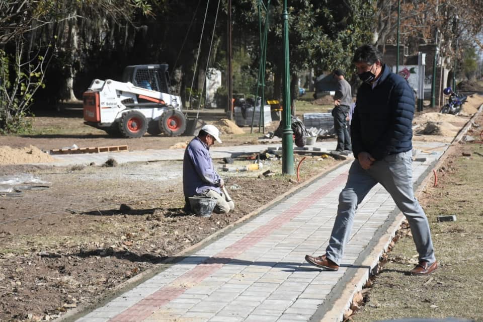 Veredas inclusivas en el paseo de la estación