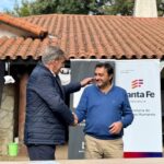 Emilio Jaton saluda durante la firma del Acta de Inicio de Obras en la Quinta de Funes