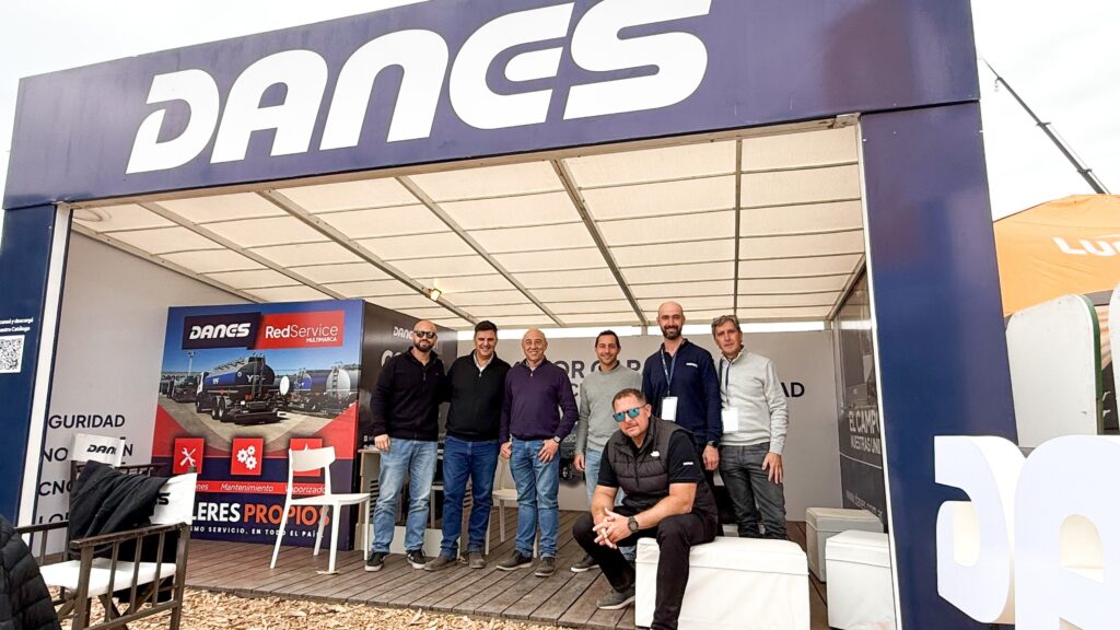 Roldán Agroactiva 2026 stand Danes intendente Escalante con empresarios locales