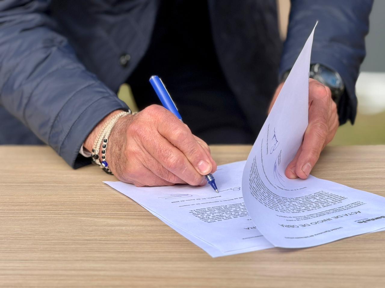 Firma del Acta de Inicio de Obras para la Quinta de Funes