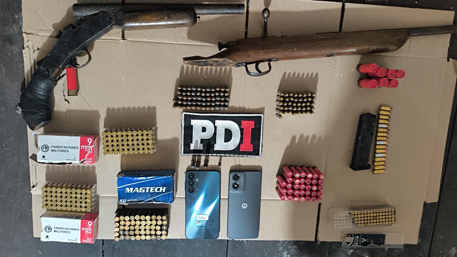 Arsenal secuestrado por la PDI en los allanamientos del caso minimarket