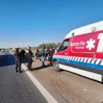 Accidente en la autopista Rosario-Córdoba: motociclista con posible fractura de cadera tras chocar con un auto Accidente autopista Rosario Córdoba moto auto ambulancia 107