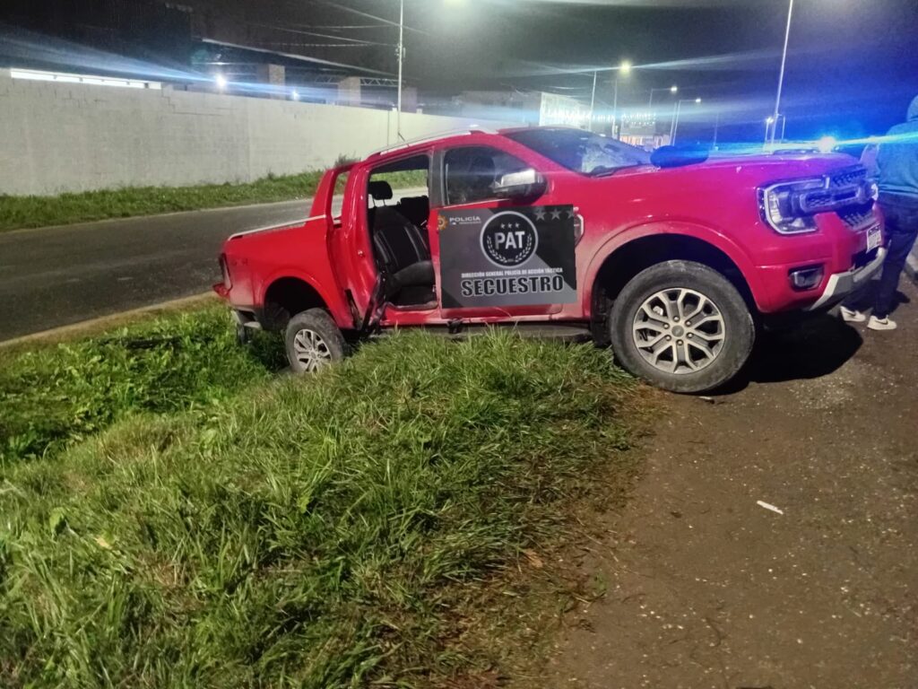 La Ford Ranger involucrada en el accidente en Ruta A012 y avenida De las Libertades de Roldán