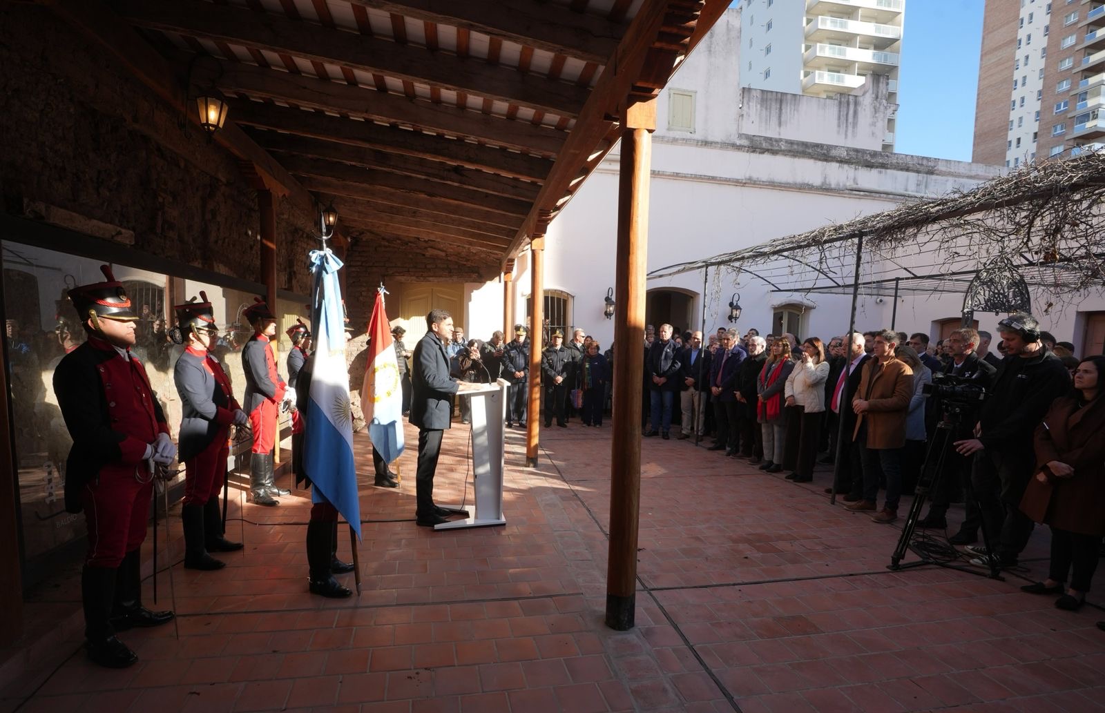 Acto central por el Día del Brigadier en la Casa del Brigadier con granaderos y autoridades provinciales