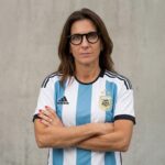 Alessia Tarquinio con la camiseta de la Selección Argentina y los brazos cruzados