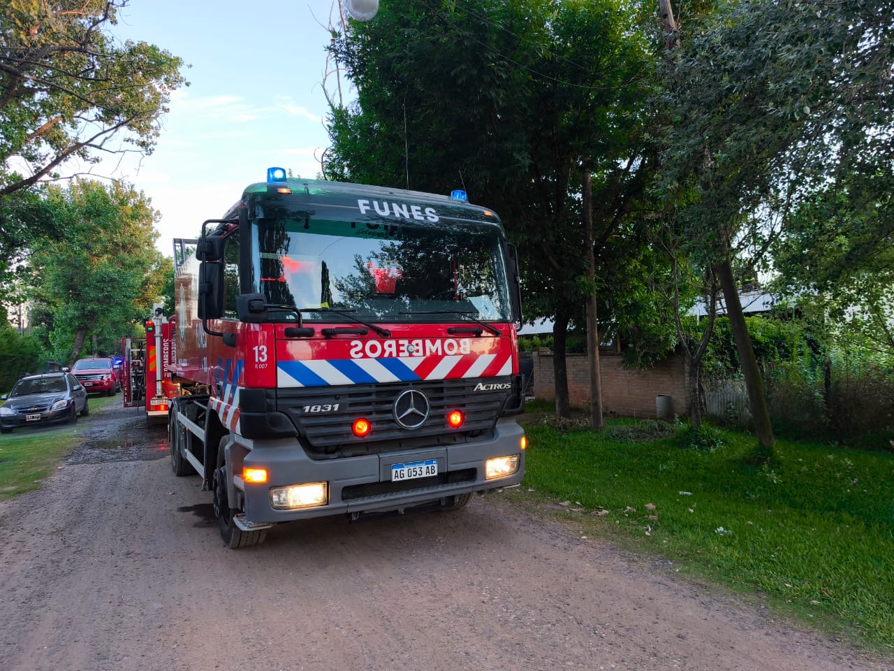 Autobomba de los Bomberos Voluntarios de Funes en servicio