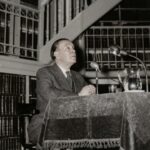 Jorge Luis Borges en la Sala Alfredo Lovell de la Biblioteca Argentina de Rosario