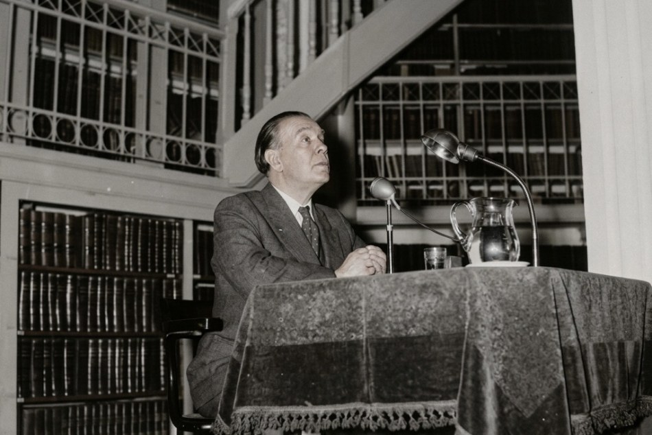 Jorge Luis Borges en la Sala Alfredo Lovell de la Biblioteca Argentina de Rosario