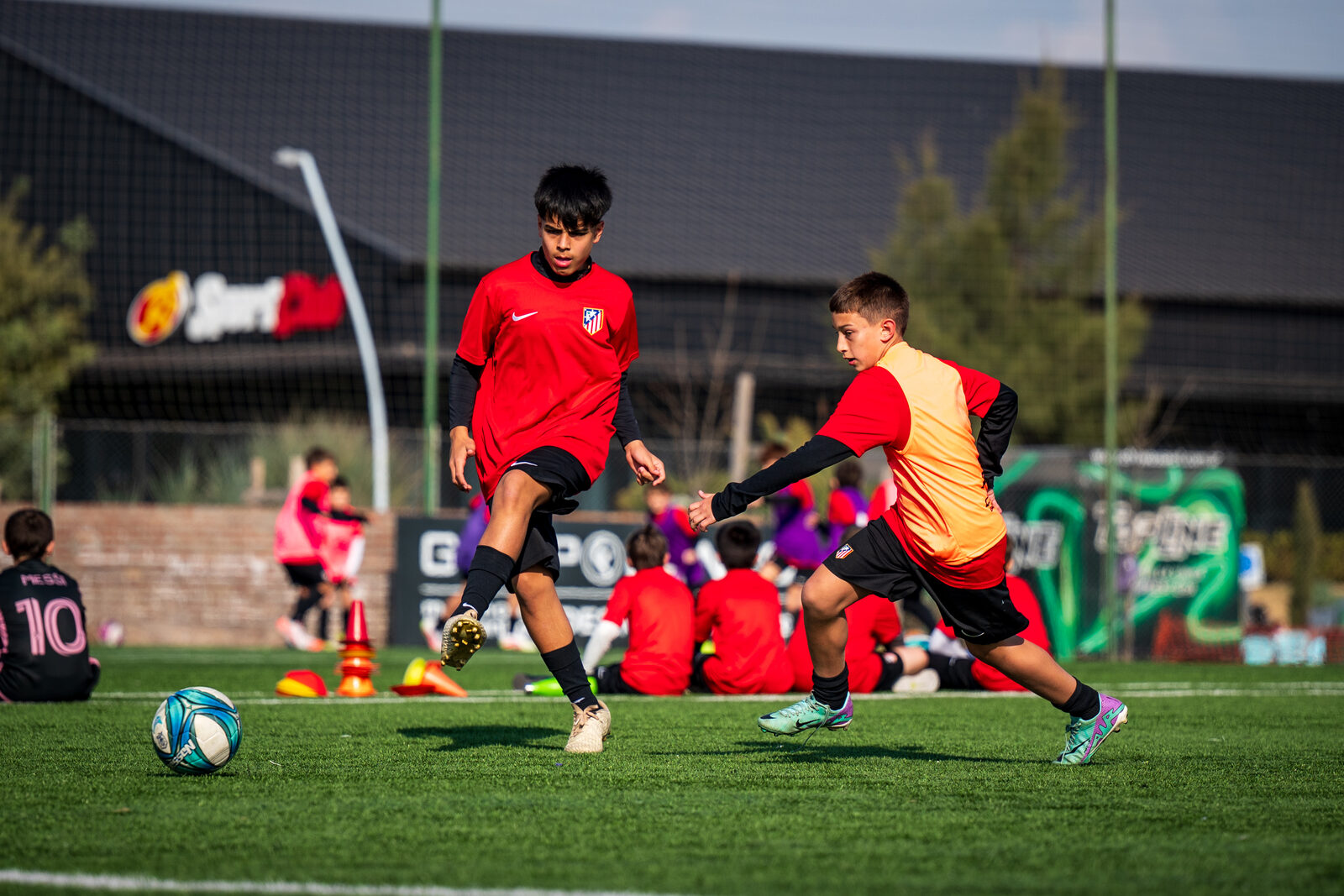 Jugadores del Campus del Atlético de Madrid durante un entrenamiento