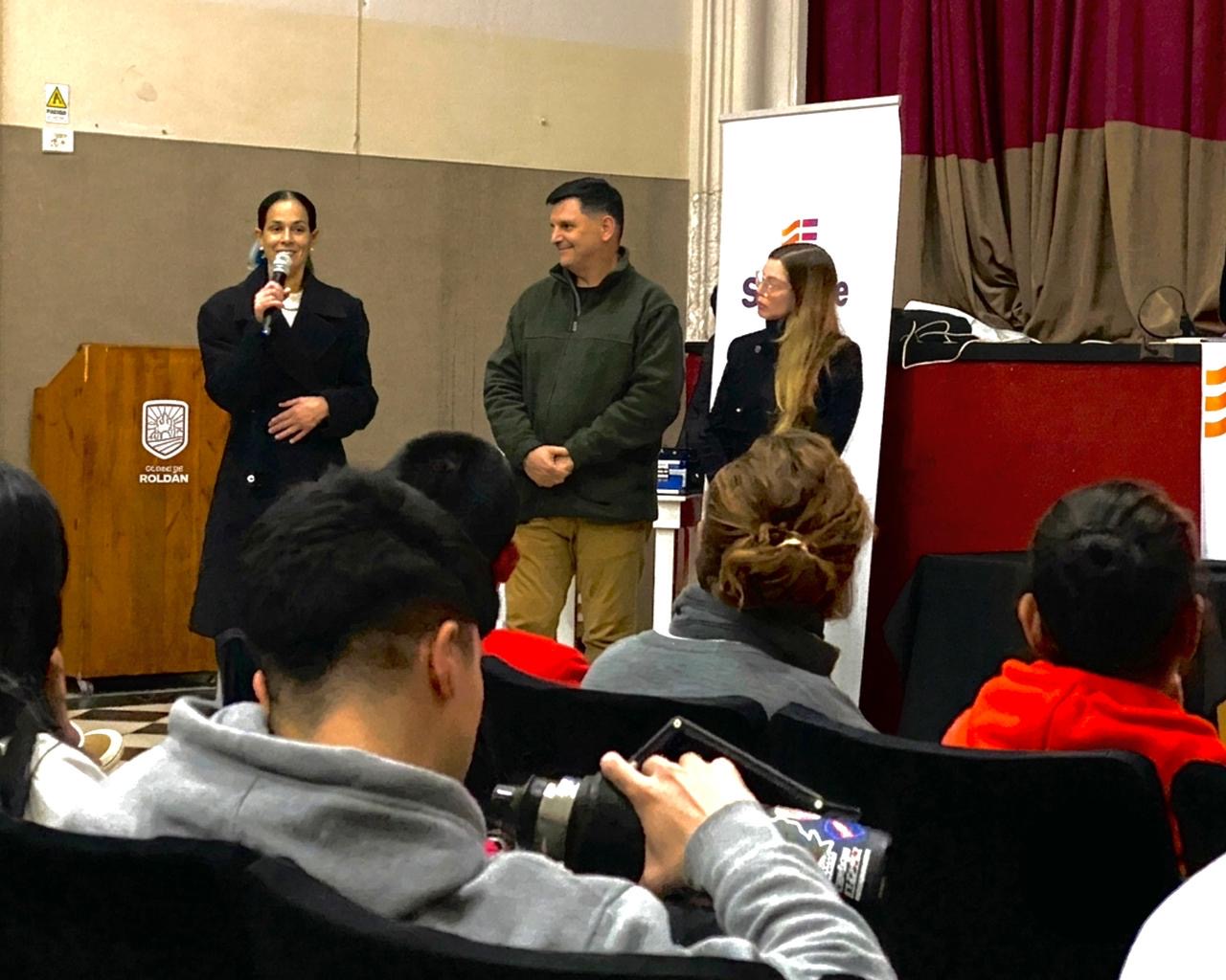 Capacitación deportiva en Roldán: apertura con autoridades en la Casa de la Cultura