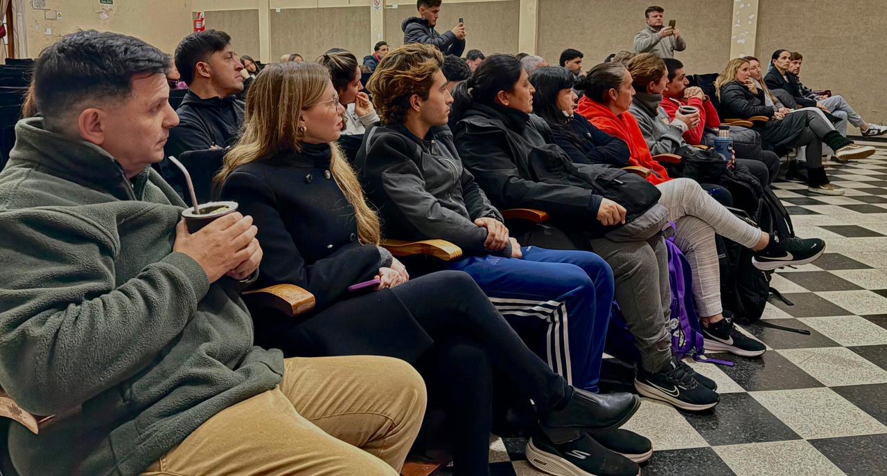 Capacitación deportiva en Roldán: asistentes en la Casa de la Cultura