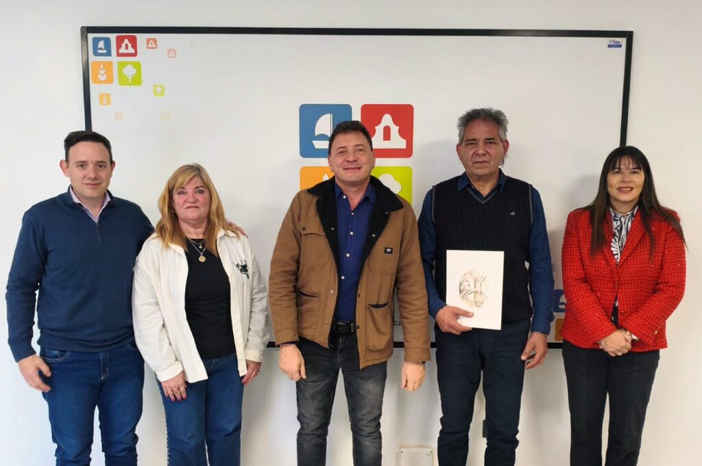Carlos Panario distinguido por el intendente Raimundo en San Lorenzo