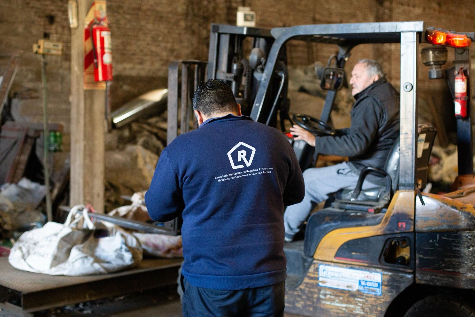 Operativo de decomiso de materiales en una chatarrería de la zona oeste de Rosario