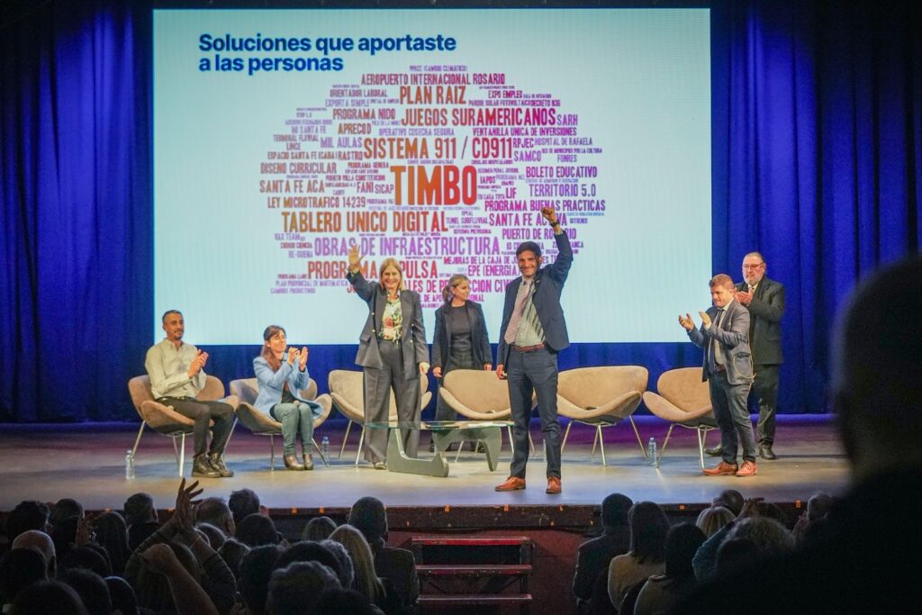 Maximiliano Pullaro en el encuentro de la democracia de soluciones en Santa Fe