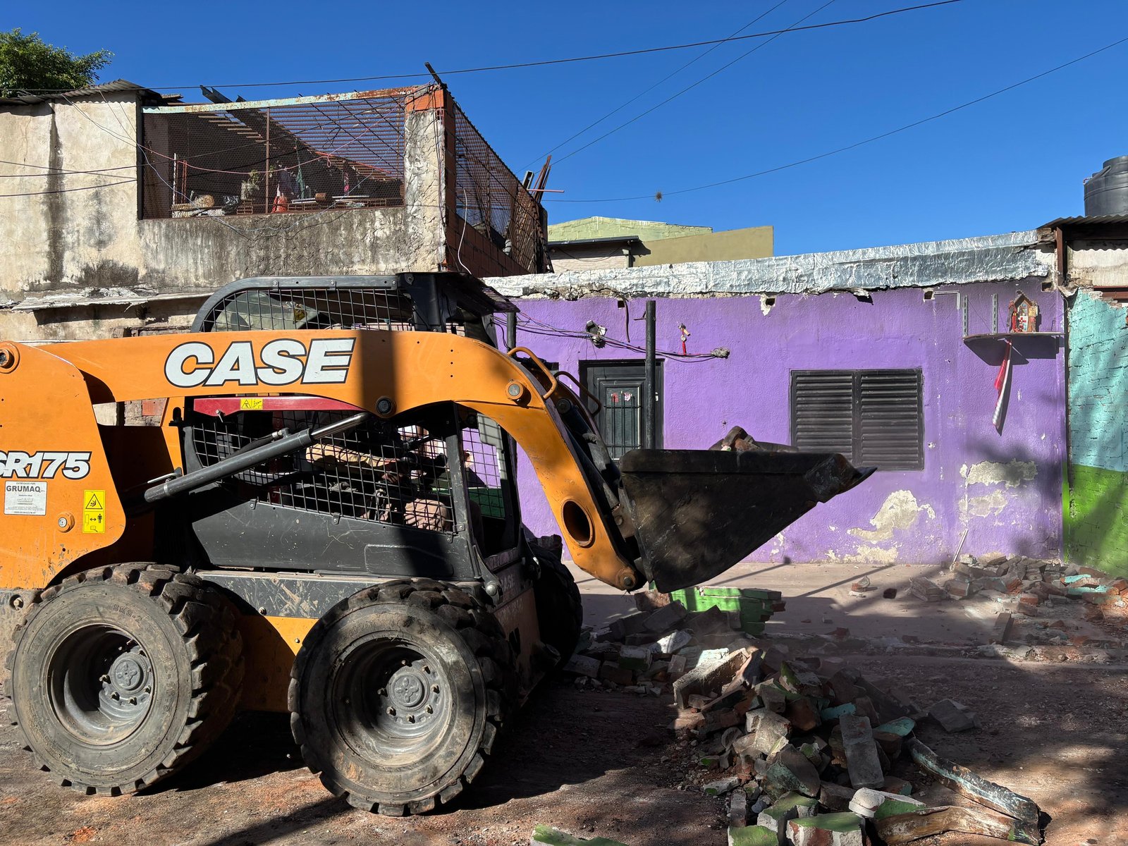 Liberación de espacios públicos: demolición de una construcción irregular en Rosario