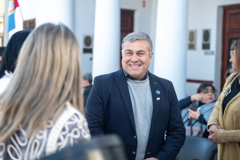 Antonio Fiorenza en el acto por el Día de la Bandera en Timbúes