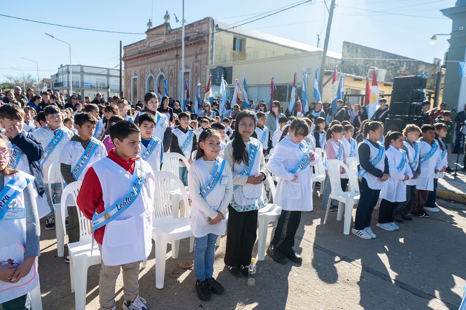 Promesa de Lealtad de alumnos de 4° grado en el Día de la Bandera en Timbúes