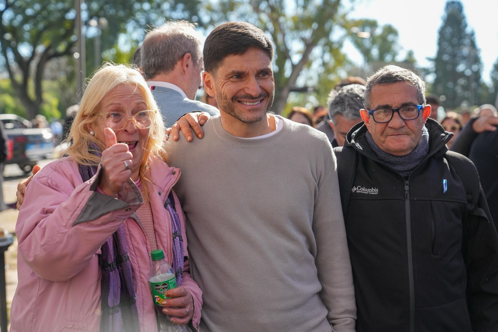 Día de la Bandera: el gobernador Maximiliano Pullaro junto a vecinos en Rosario