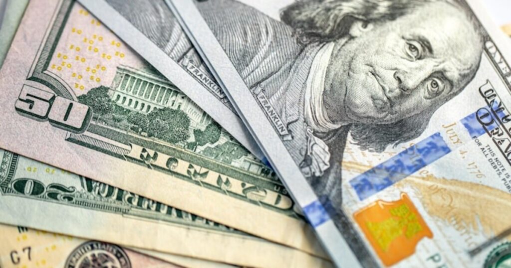 Dólar hoy: billetes de dólar, cotización del oficial y el blue del viernes 19 de junio