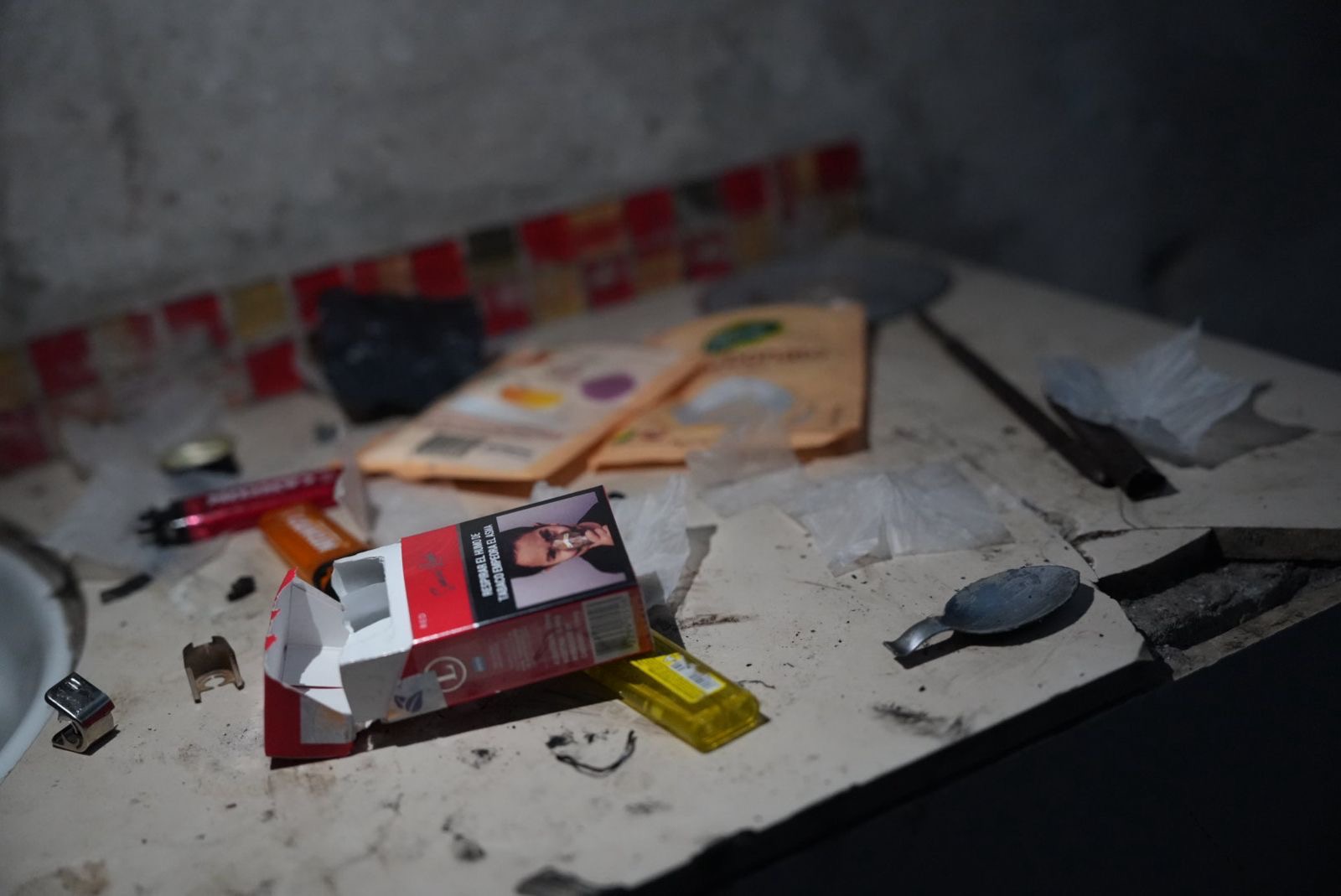 Elementos hallados en el interior de uno de los bunkeres en barrio Banana intervenidos en Rosario