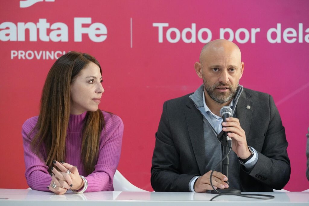 EPE Funes y Pérez: autoridades provinciales en la apertura de ofertas de la licitación de media tensión
