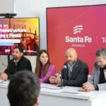 Media tensión Funes y Pérez: panel de autoridades en el acto de la EPE con el back del Gobierno de Santa Fe