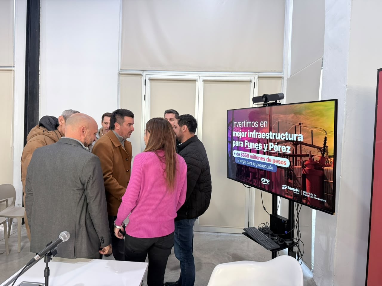 Autoridades provinciales en la apertura de ofertas de la EPE para Funes y Pérez