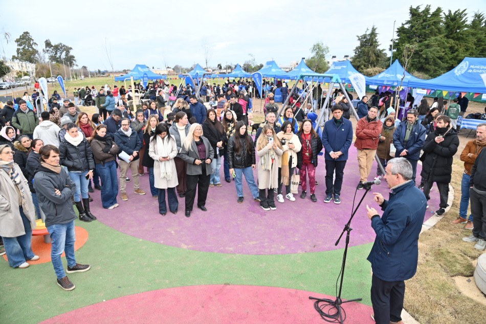 El intendente Pablo Javkin en la inauguración de espacios públicos en la zona norte de Rosario