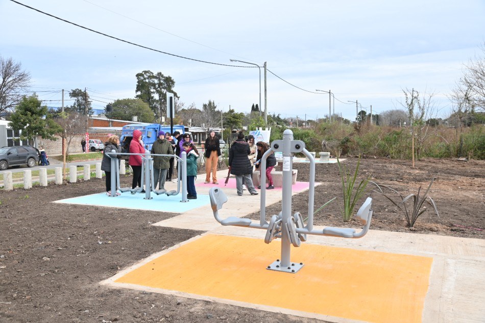 Espacios públicos en Rosario: nueva plaza Cullen y Ugarte y Fontana con estaciones aeróbicas