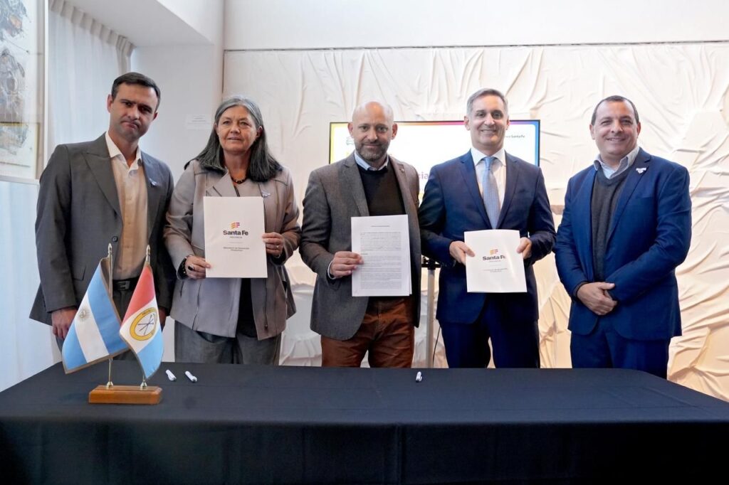 Firma del convenio por el estacionamiento del Aeropuerto de Rosario