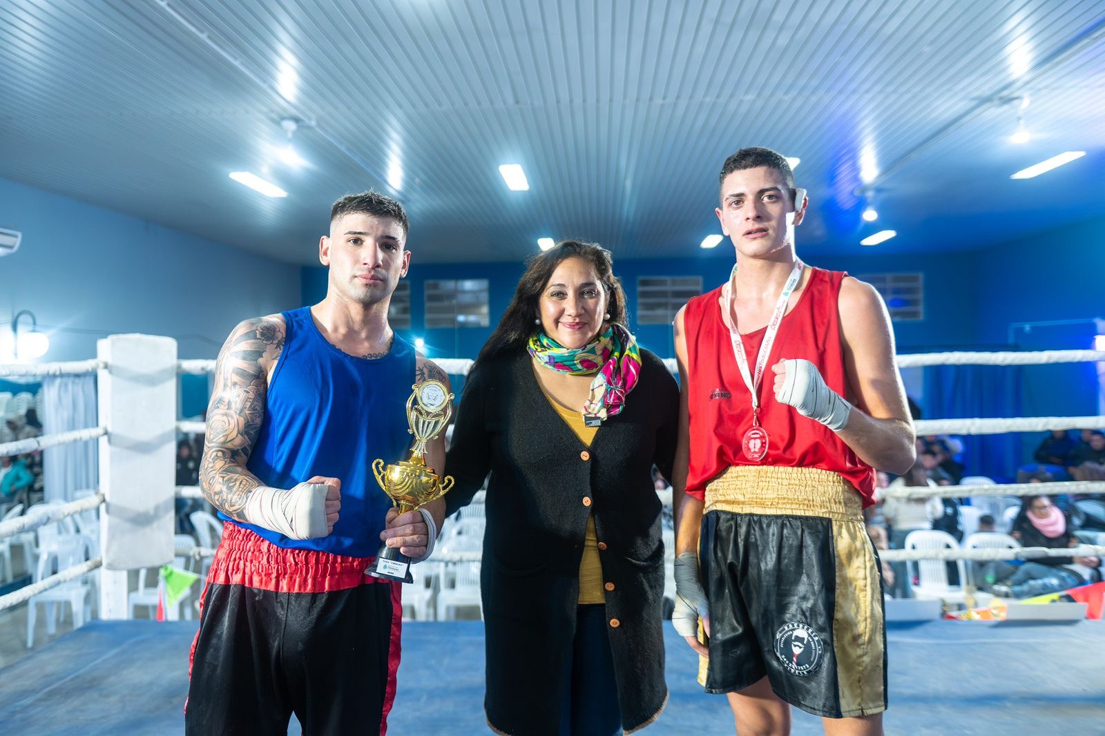 Boxeadores premiados durante el Festival de Boxeo en Timbúes
