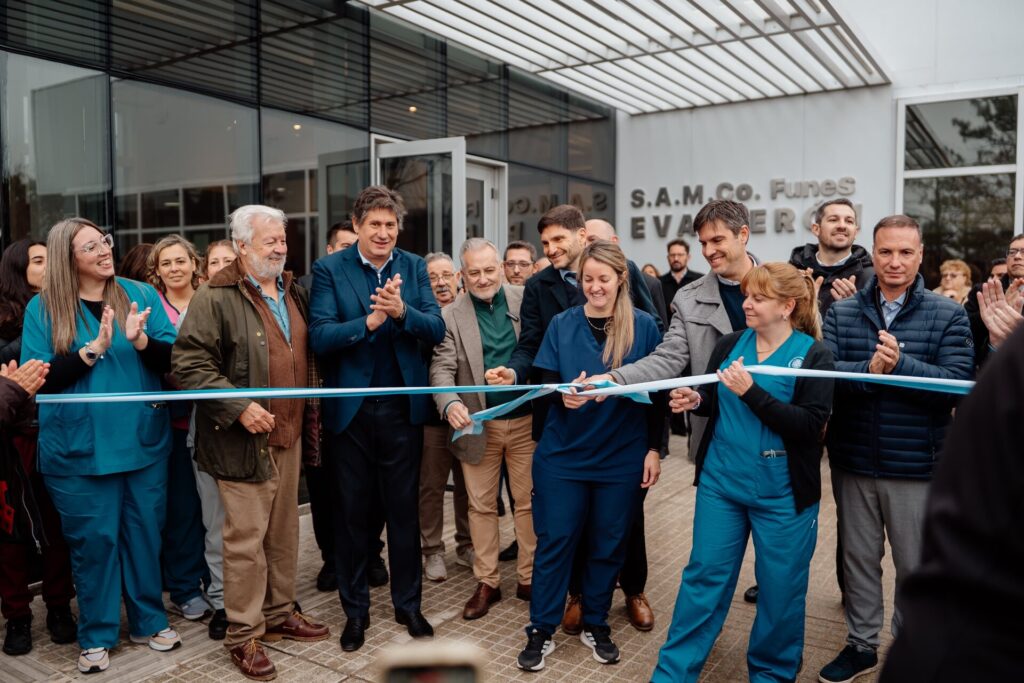 Corte de cinta del nuevo Hospital SAMCo Eva Perón en Funes