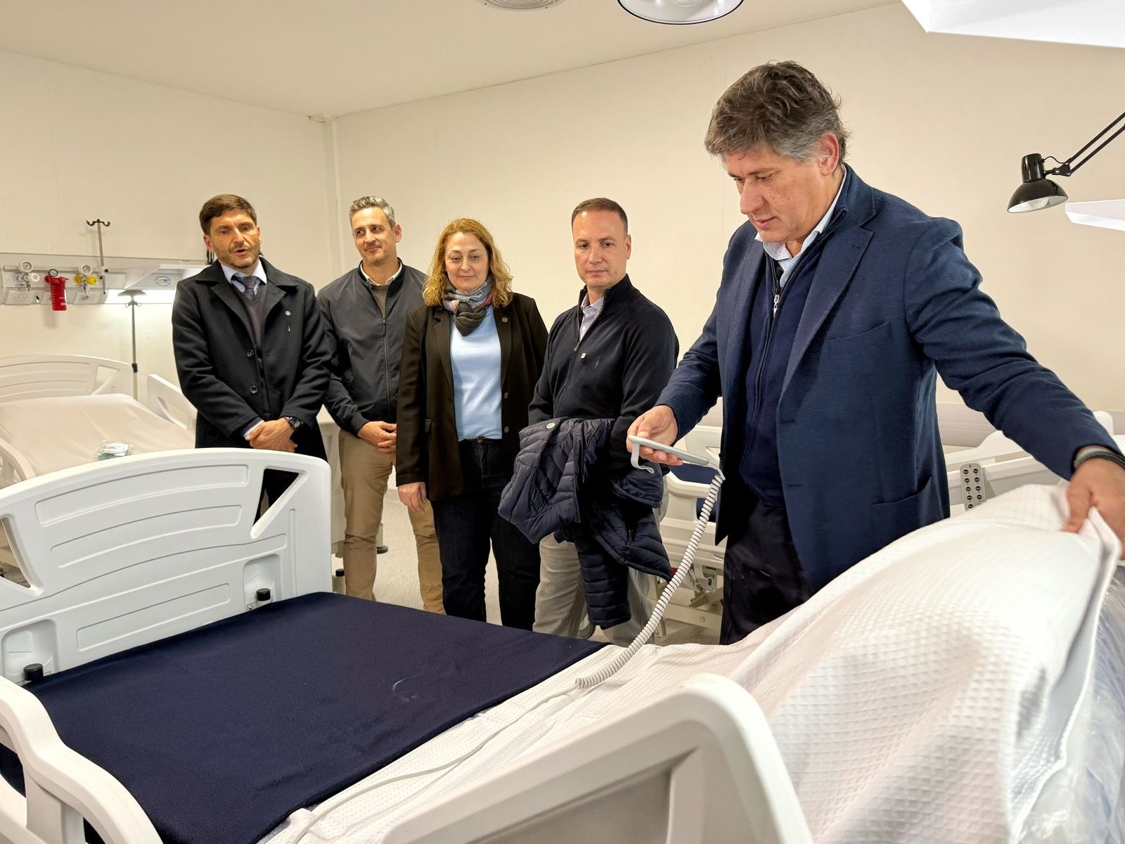 Recorrida de Pullaro y autoridades por las nuevas instalaciones del Hospital SAMCo Eva Perón de Funes