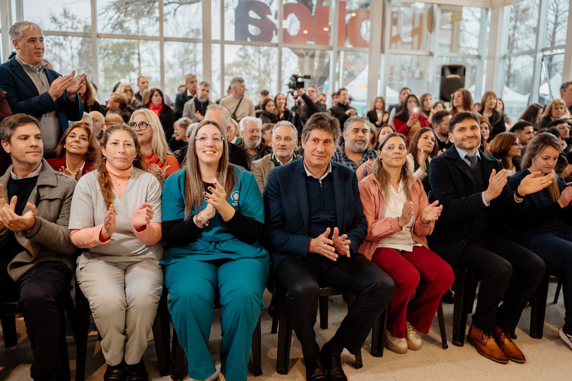 Santacroce aplaude junto al equipo de salud del nuevo Hospital SAMCo Eva Perón