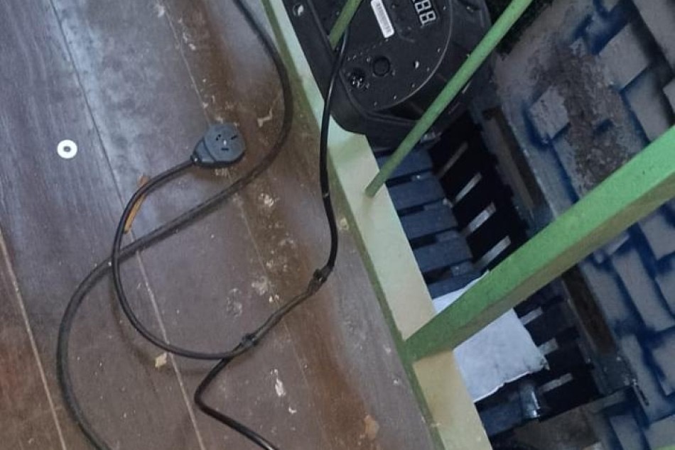 Instalación eléctrica precaria detectada en un local clausurado en Rosario
